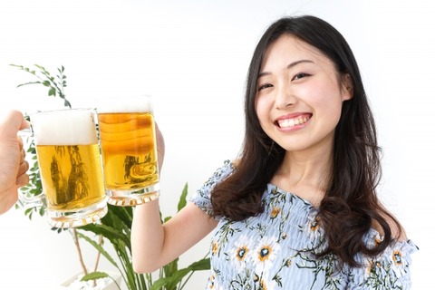 【画像】電車で酔い潰れた女さん、発見されるｗｗｗｗｗｗｗ