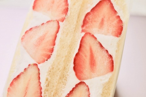 【動画あり】セブン(464円)とファミマ(398)のいちごサンド比べてみたったｗｗｗｗｗｗｗｗｗｗｗｗｗｗｗ