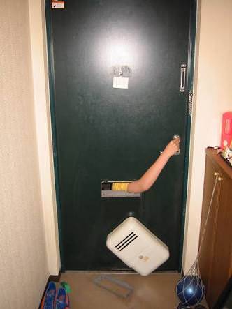 深夜のドアノブガチャガチャって本当にある怖い話なの うしみつ 2ch怖い話まとめ