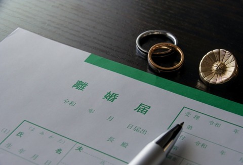 【悲報】ワイ「妹が何年で離婚するか予想しようや！ワイは3年ｗ！」弟「5年！」父「2年やなｗ！」…結果ｗｗｗｗｗ