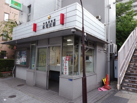 交番にクレカを届けた人「「クレジットカードの残高の二割くらいは貰えますよね？→