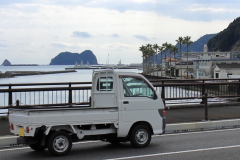 田舎ジジイ軽トラ「ﾉﾛﾉﾛ…」ワイ「免許見せて」ジジイ「ｱｱ…」ワイ「更新してないじゃん警察呼ぶわ」→結果