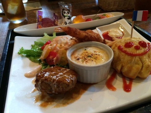 【画像】大阪の洋食屋さん、とんでもないお子様ランチを作ってしまうｗｗｗｗｗｗｗ