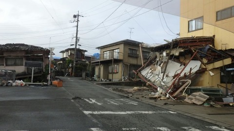 【画像】大地震の前兆か…湘南の海でリュウグウノツカイが打ち上げられてしまう・・・