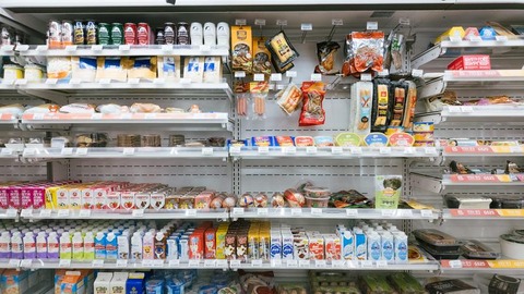 【悲報】サラリーマン「コンビニで質素な昼ご飯買ったら850円もした」→