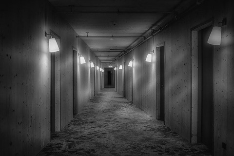 corridor-3744201_640