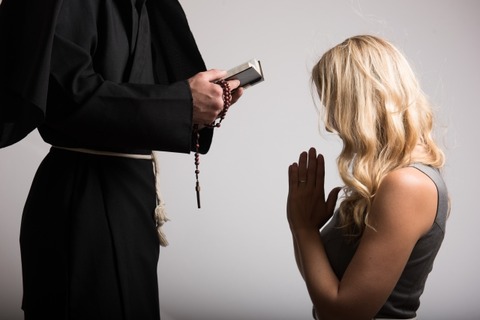 【悲報】偽神父を使えば従業員の不正を簡単に暴けるんじゃね？→結果