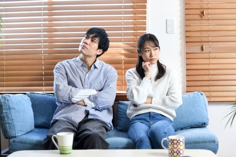 ワイ(32)「妻ちゃん愛してるぅ～！！一生一緒だよ！(ﾊﾟﾝﾊﾟﾝ！)」妻(30)「・・・・・」