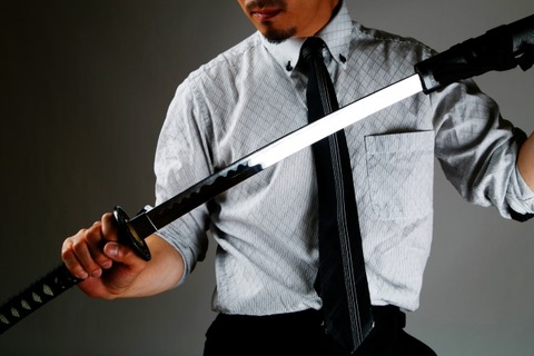 【悲報】ワイ、実の父親に決闘を申し込まれるｗｗｗｗｗｗｗｗｗ