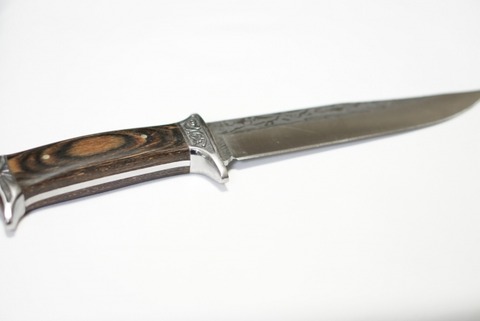 【動画】ナイフ投げ師「ちょっとギリ狙っても大丈夫やろ」ﾎﾟｲｰ→結果…