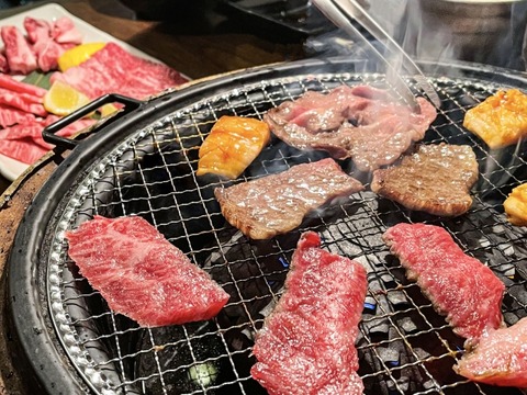 【画像】やれやれ、本当の貧困焼肉を食べたことがないようだ。明日またここへ来てください、本当の貧困焼肉を食べさせてあげますよｗｗ→