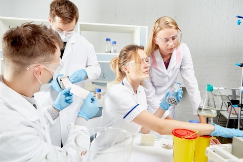 【画像】医学論文「12歳の女の子の膀胱におしっこ注入したら810mlで限界お漏らししたよｗ」