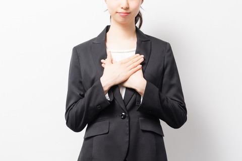 【悲報】入社3日目ワイくん、胸元ガン見してることを女上司に指摘されてしまう・・・・