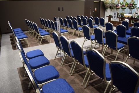 【恐怖】潰れた葬儀場に放置された遺体、とんでもない状態で見つかる