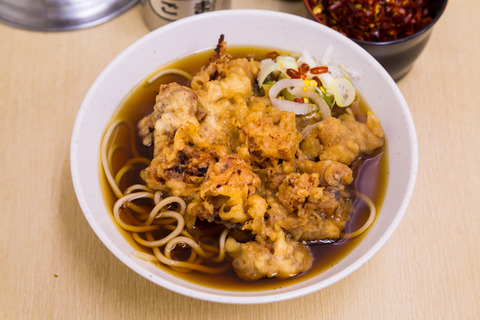 立ち食いそばをめちゃくちゃ美味そうに食う人々ら←これ！