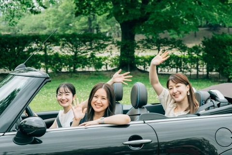 【動画】女さん「私の車パンクしてるかも…？まあタイヤ1個くらいダメでも走れるっしょｗ」→結果ｗｗｗｗｗｗ