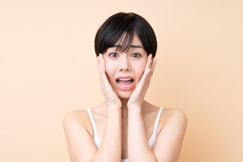 【画像】女教師「あんっ、お尻やぶけちゃった…」男子児童「！！！！」ｼｭﾊﾞﾊﾞﾊﾞﾊﾞﾊﾞ