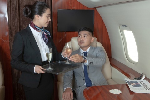 【画像】最新式の飛行機、エコノミークラスのシートが地獄だと話題に・・・