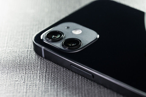 バス運転士ぼく「今日は休みだからゆっくり寝よ…」スマホ「営業所から電話だよ！早く出て！」→