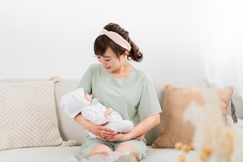 親戚「ワイの赤ちゃんや！抱いたってクレメンス」彡(^)(^)「はえ～すっごいかわE」→結果