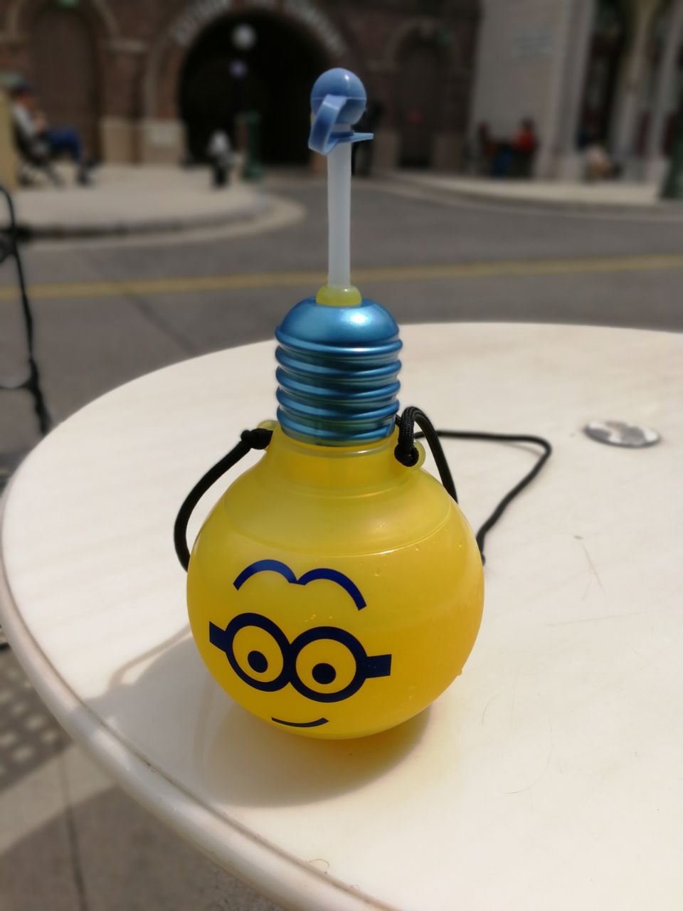 Usjの新アイテム 電球ミニオンドリンクボトル Usj徹底研究ブログ