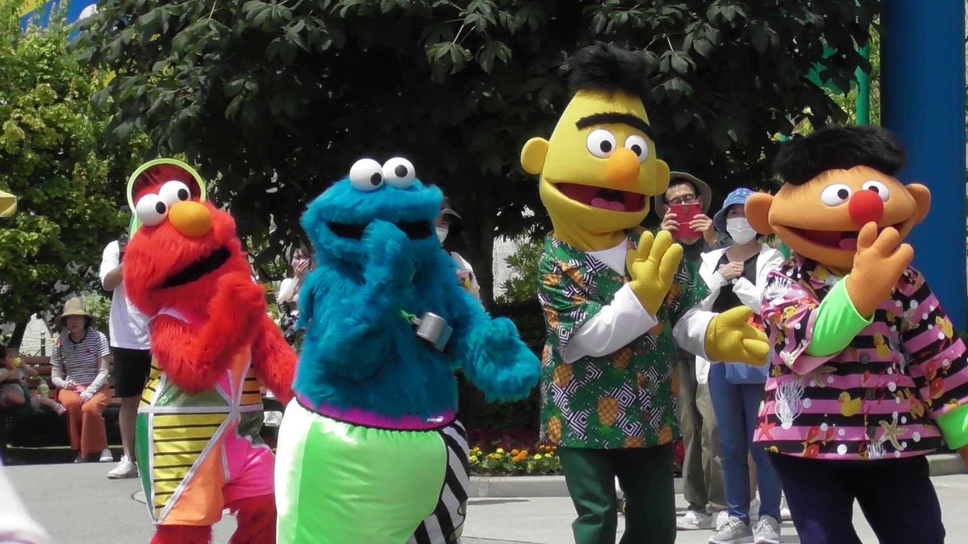 ユニバーサル ワンダーランド サマー ダンス ア ロング セサミストリート Usj 22年6月27日 パンダusjのショー パレ動画好き ユニバーサル スタジオ ジャパンの情報系ブログ