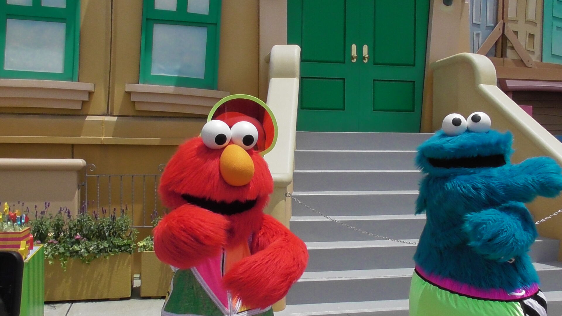 ユニバーサル ワンダーランド サマー ダンス ア ロング セサミストリート Usj 22年6月27日 パンダusjのショー パレ動画好き ユニバーサル スタジオ ジャパンの情報系ブログ