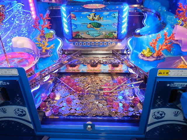 メダルゲームの 海物語 のパチンコ台で300円で当たり パチンコ公論