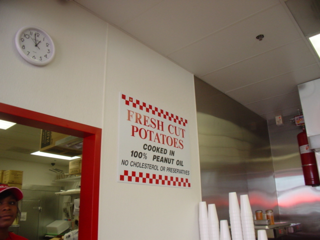 【ファイブガイズ・バーガー】、フランチャイズでカリフォルニア1号店オープン