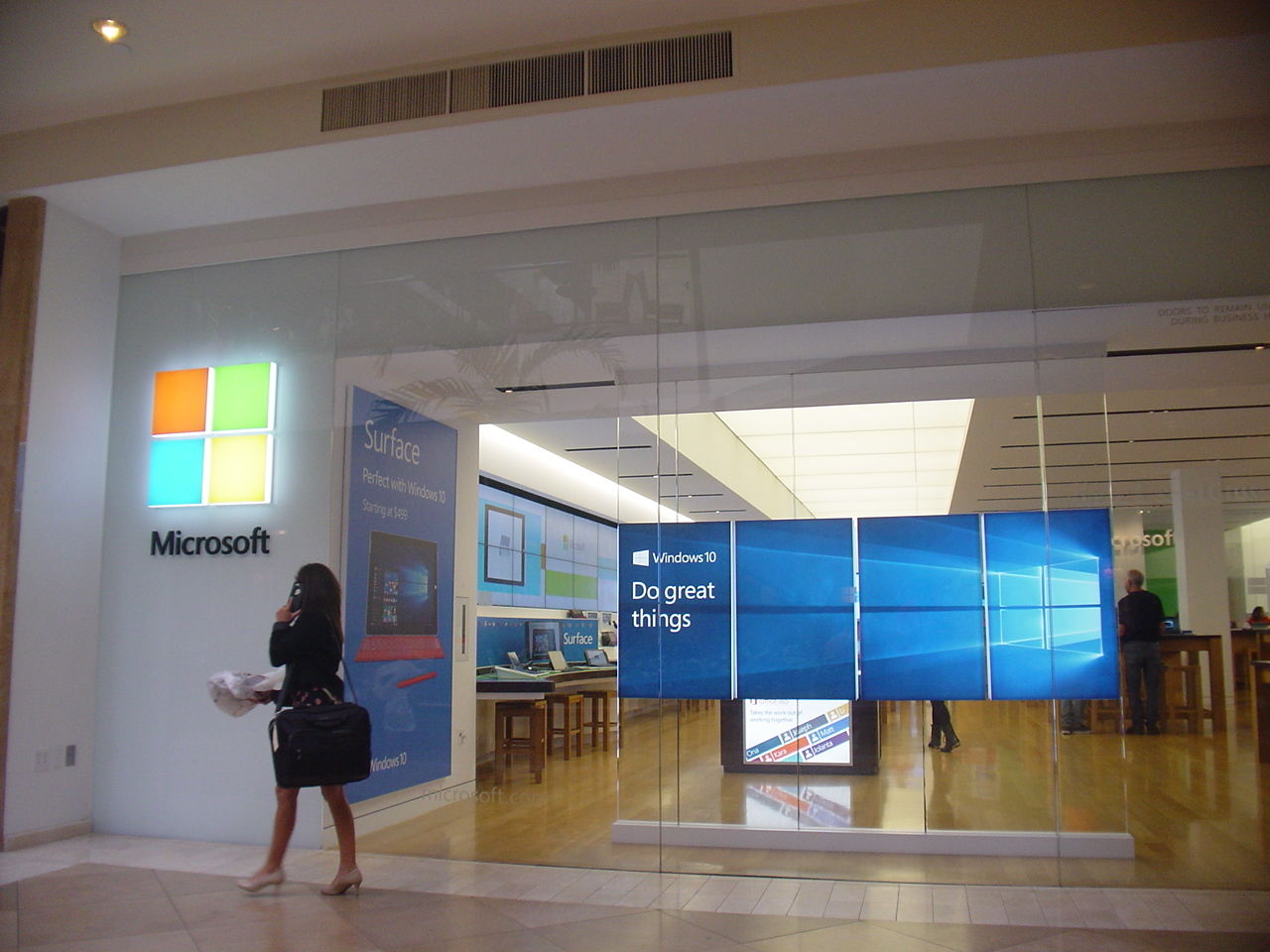 マイクロソフトストア】、ＮＹ五番街に旗艦店！賃料1,700万ドルで売上400万ドルの店？ : 激しくウォルマートなアメリカ小売業ブログ