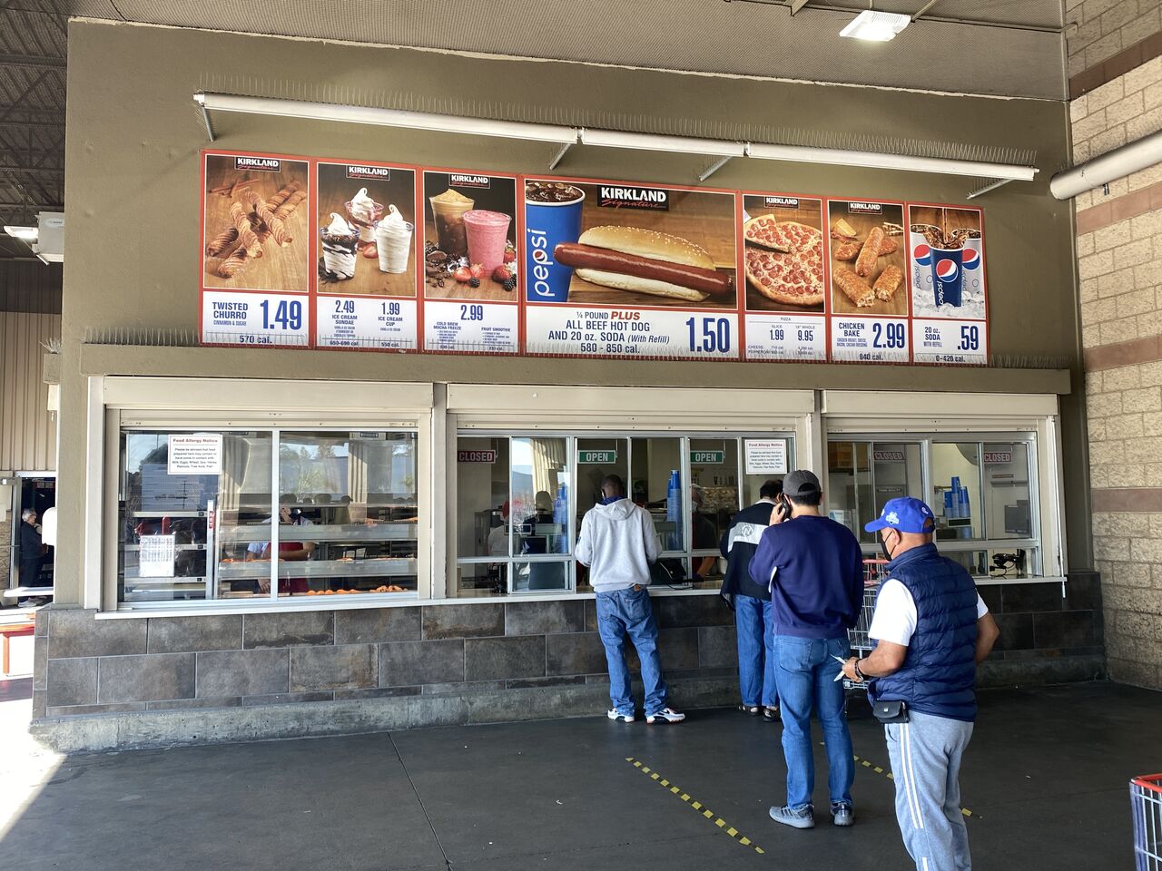 コストコ】、インフレ激圧も1.50ドル！コスパ最強どころかホットドッグは狂った価格？ : 激しくウォルマートなアメリカ小売業ブログ