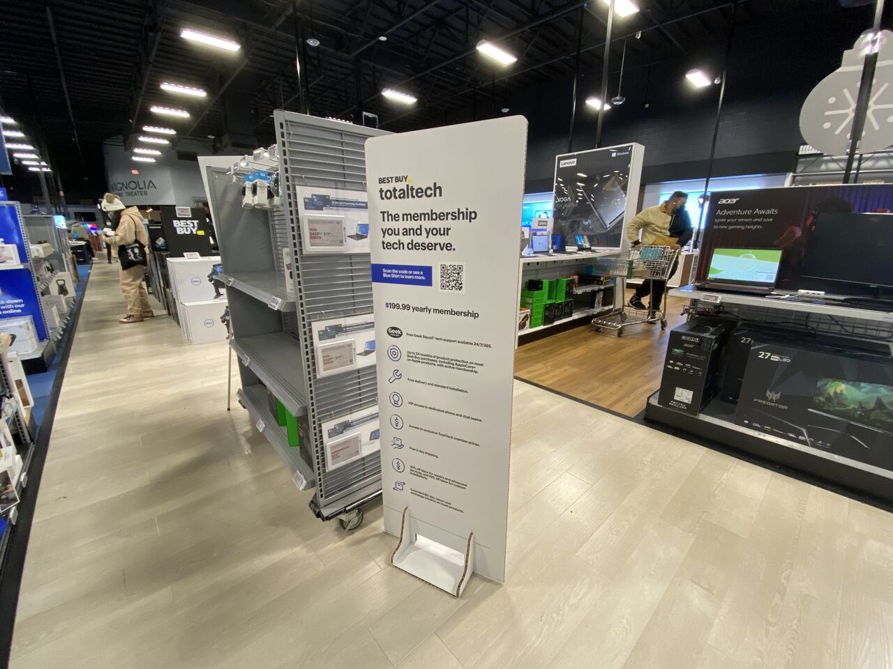 ベストバイ 減収減益に既存店減 好調サブスクリプションの長期見通しで株価暴騰 激しくウォルマートなアメリカ小売業ブログ