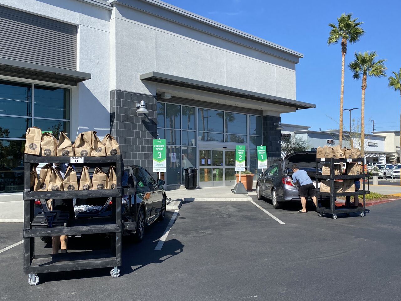 【Amazon Fresh】、ドライブスルーでピックアップ！食品スーパーもファストフード店へ？激しくウォルマートなアメリカ小売業ブログ