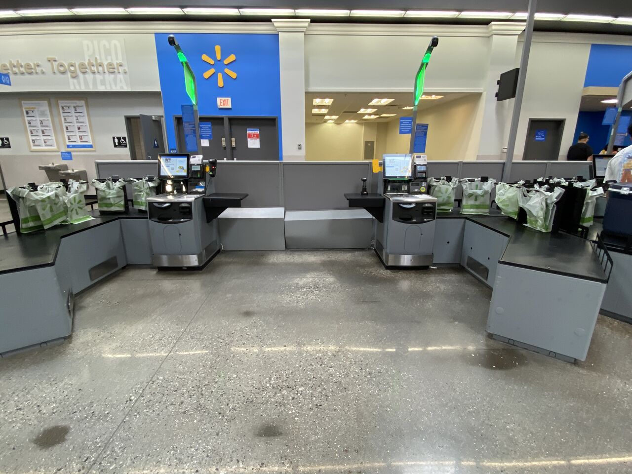 セルフレジ ウォルマート スーパーセンターでは有人レジ４台だけ ロス爆上がり 激しくウォルマートなアメリカ小売業ブログ