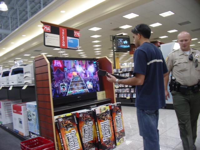 テレビゲーム ギターヒーロー や ロックバンド の人気で巨人も動く 激しくウォルマートなアメリカ小売業ブログ