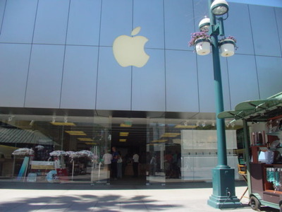 元アップル小売担当副社長のジョン・ブロウェット氏が英国のファッション小売業者の役員に就任