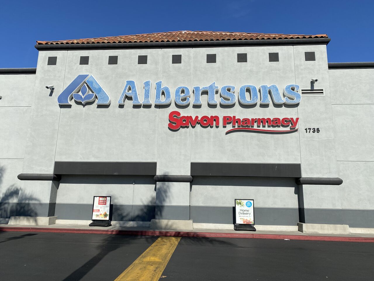 アルバートソンズ】、ウーバーイーツと提携！ウーバーアプリで移動して 