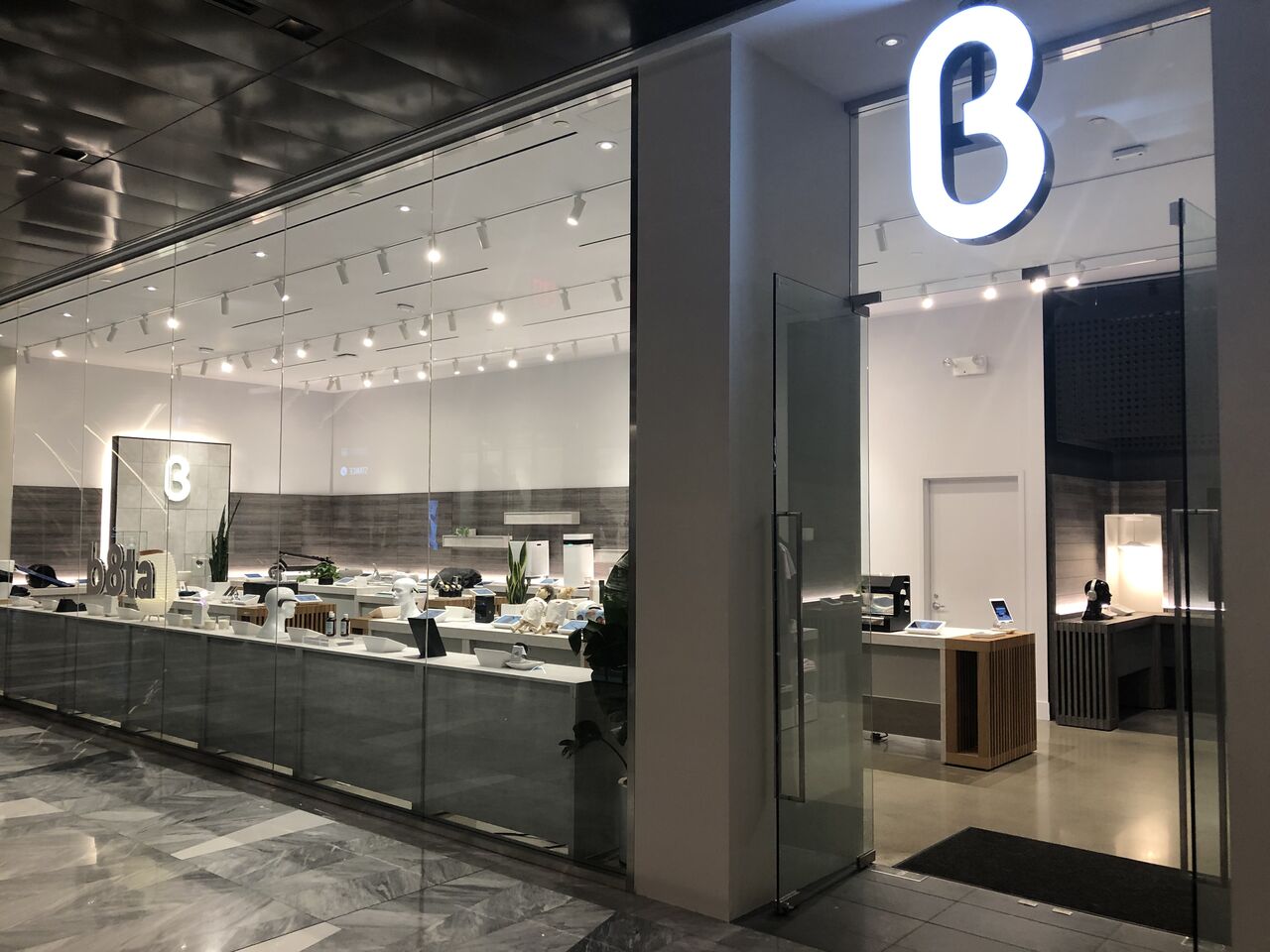 【b8ta（ベータ】、全店スクラップ！お店に人が来ないので棚貸しビジネスモデルは失敗？:激しくウォルマートなアメリカ小売業ブログ