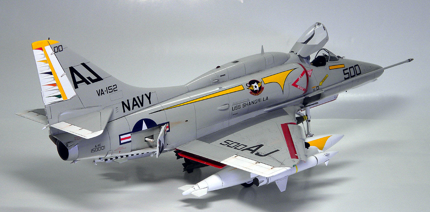 プラモデル完成機　1/32　A-4E/Fスカイホーク Amazon | ハセガワ 1/32 アメリカ海軍 A-4E/F スカイホーク
