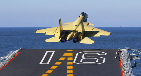 欠陥戦闘機J-15(殲15)は「治癒不可能」なのか?1
