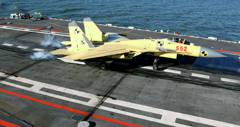 欠陥戦闘機J-15(殲15)は「治癒不可能」なのか?2