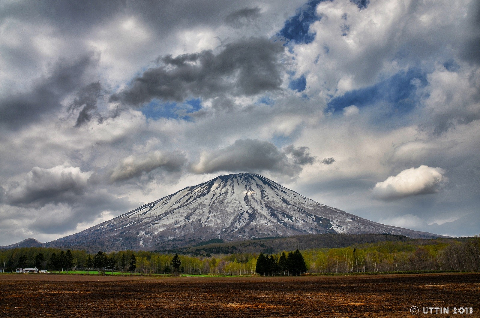 春のニセコ 羊蹄山を眺めながら 風景と雲の写真集 春のニセコ 羊蹄山を眺めながら 風景と雲の写真集