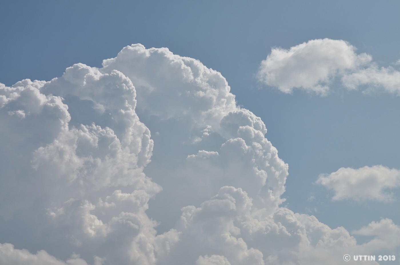 綿あめみたいな もっくもくの雲 風景と雲の写真集