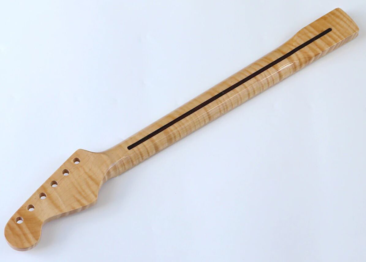 Aliexpressで買ったトラ杢ネックをスクワイアのストラトに Aliexpressで買ったトラ杢ネックをスクワイアのストラトに