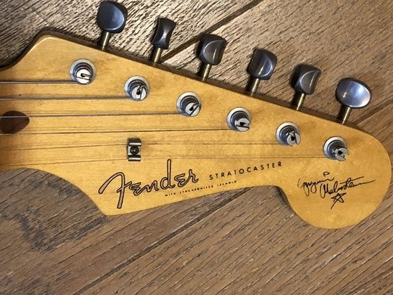 イングヴェイモデルのピックガードアッセンブリ―交換 : 浮気なぼくら