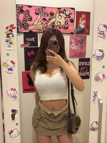【悲報】最近のZの女の子、日本が暑すぎて薄着すぎる