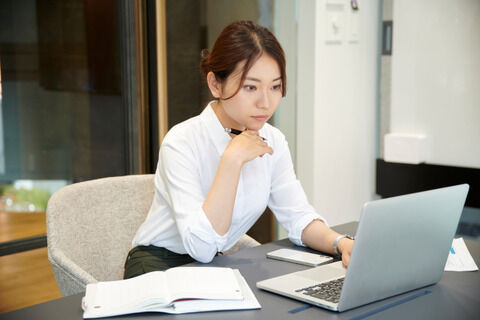 後輩女「終電、行っちゃいましたね...」ワイ「...今日うち、泊まる？」後輩女「！...は、はいっ///」…結果ｗｗｗｗ
