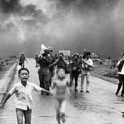 「ナパーム弾の少女」誰が撮った？撮影者名の表記停止…世界報道写真財団！