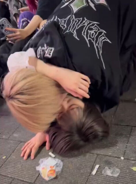 【動画】トー横キッズ女子、路上で襲われるwwwwww