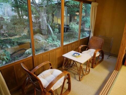 【画像】旅館に行った時にあるこの『謎空間』が好きなやつwwwwwwww